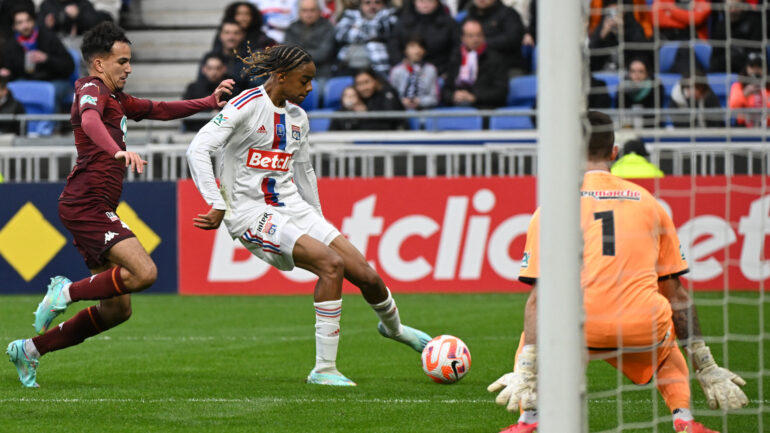 Lyon vs Grenoble (03:10 &#8211; 01/03) | Xem lại trận đấu
