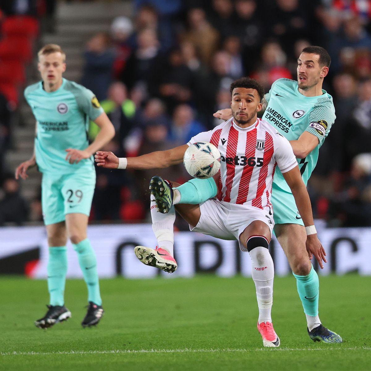 Stoke City vs Brighton (02:15 &#8211; 01/03) | Xem lại trận đấu