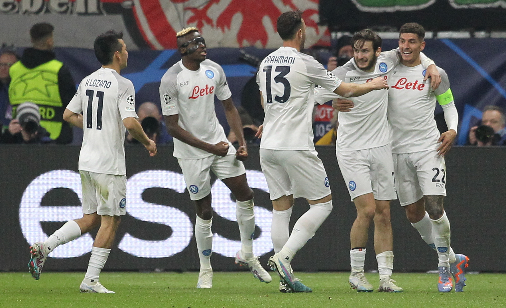 Napoli vs E. Frankfurt (03:00 &#8211; 16/03) | Xem lại trận đấu