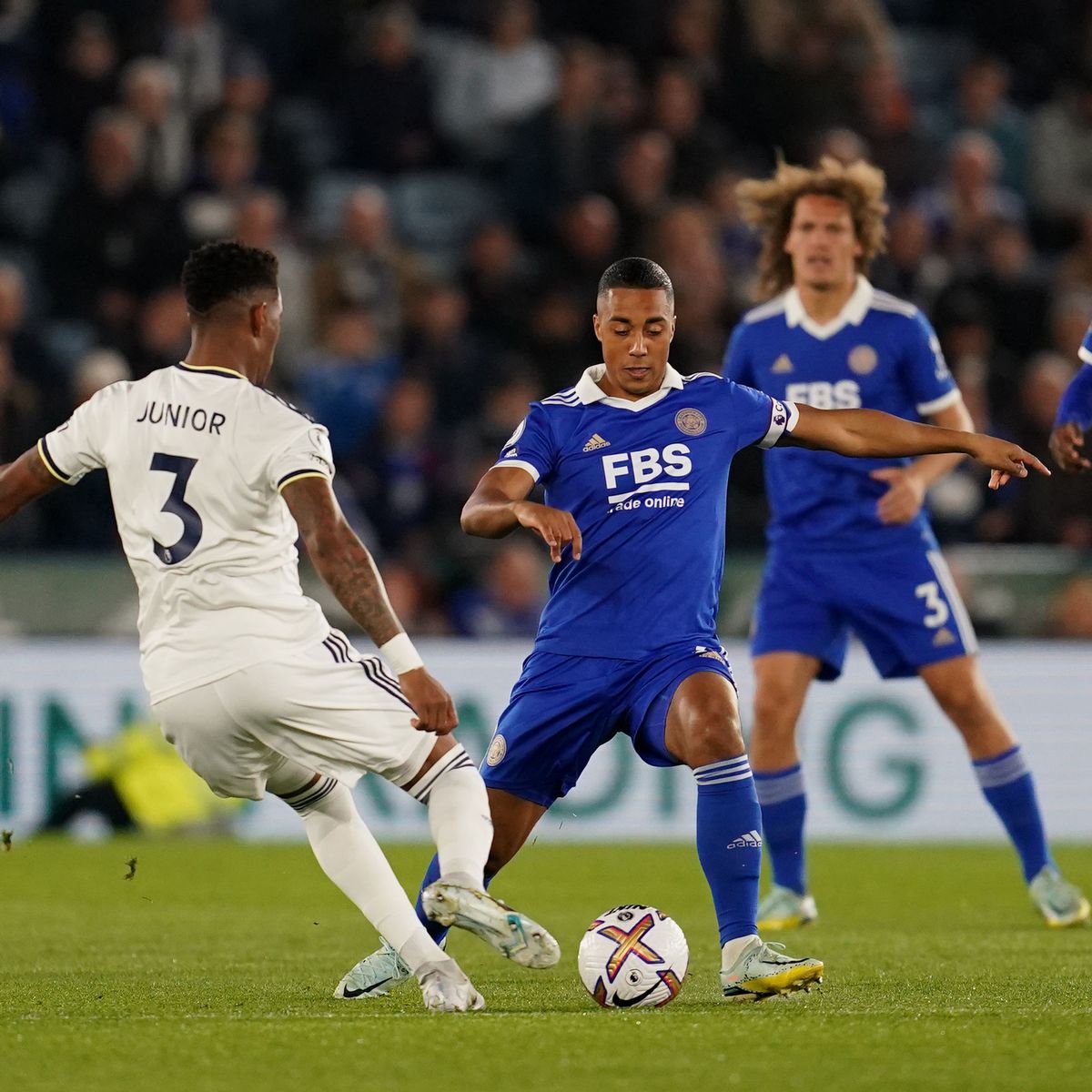 Leeds United vs Leicester City (02:00 &#8211; 26/04) | Xem lại trận đấu