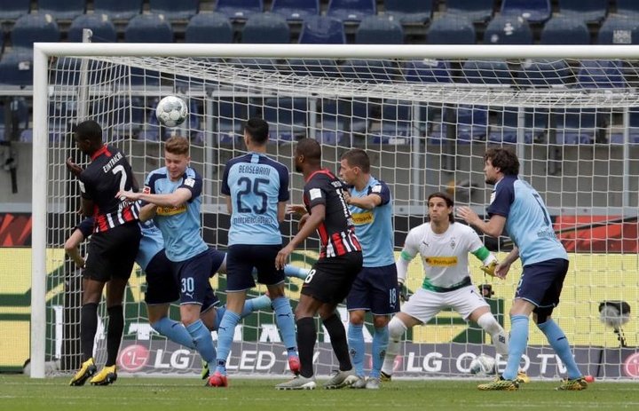 E. Frankfurt vs B. gladbach (23:30 &#8211; 15/04) | Xem lại trận đấu