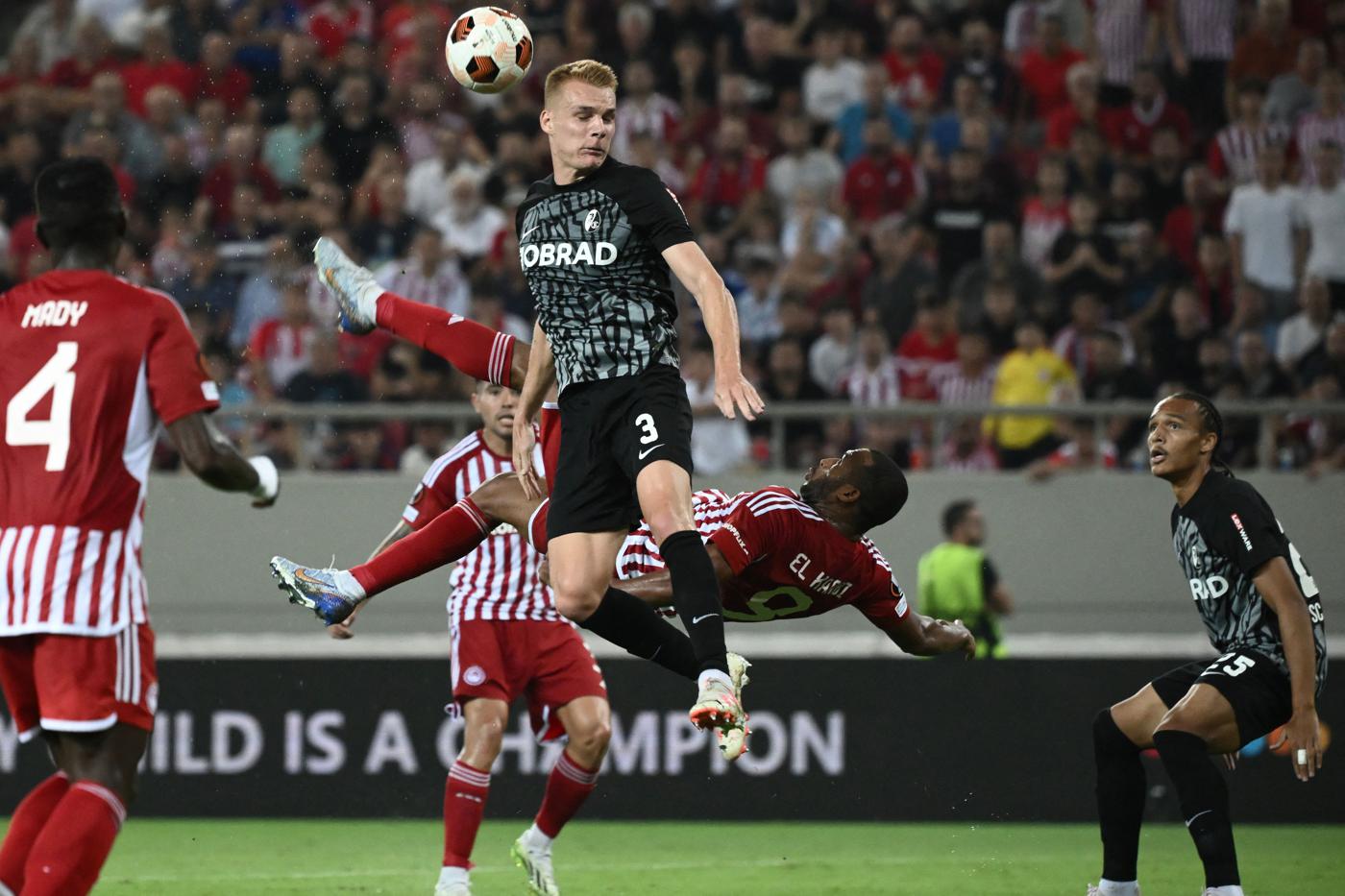 SC Freiburg vs Olympiakos (00:45 &#8211; 01/12) | Xem lại trận đấu