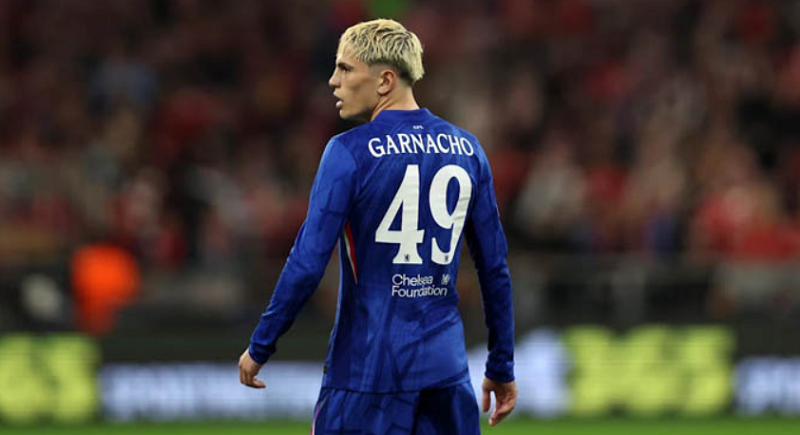 Anh trai của Garnacho gây tranh cãi vì phản ứng với CĐV Man United