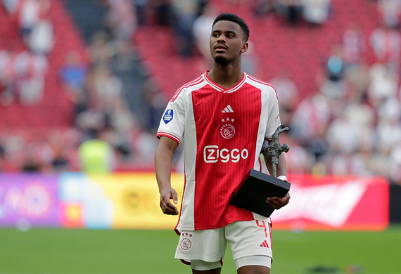Chelsea chiêu mộ thành công Jorrel Hato, fan mơ đua vô địch