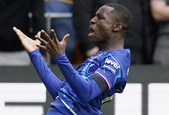Caicedo xúc động tiễn Nicolas Jackson rời Chelsea sang Bayern Munich