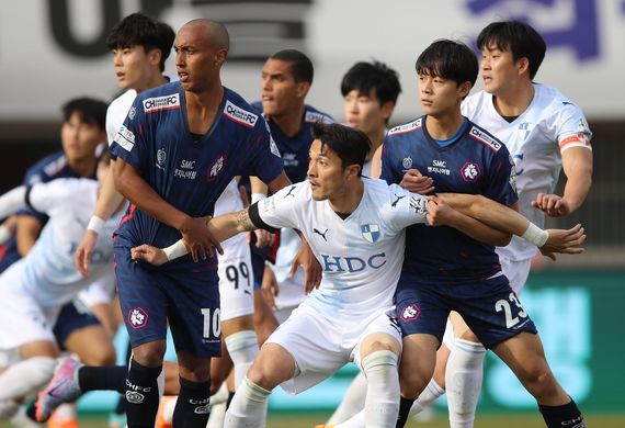Nhận định soi kèo Cheonan vs Busan lúc 12h00 ngày 8/10/2025