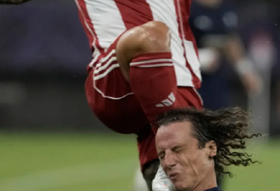 Ngày trở lại buồn của David Luiz tại Champions League